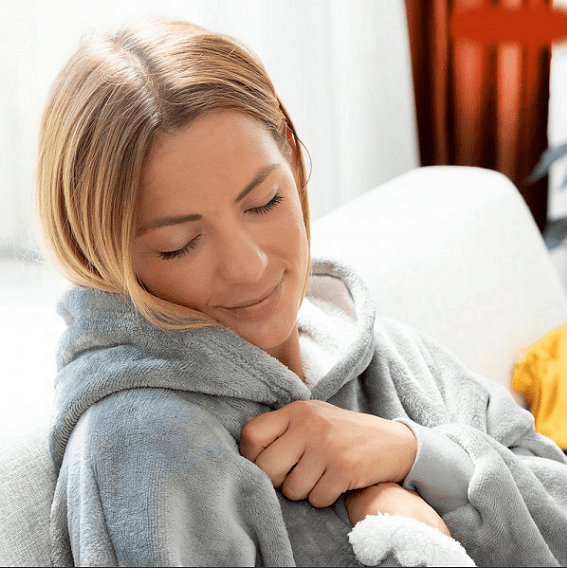 Плюшено, пухкаво одеало с ръкави