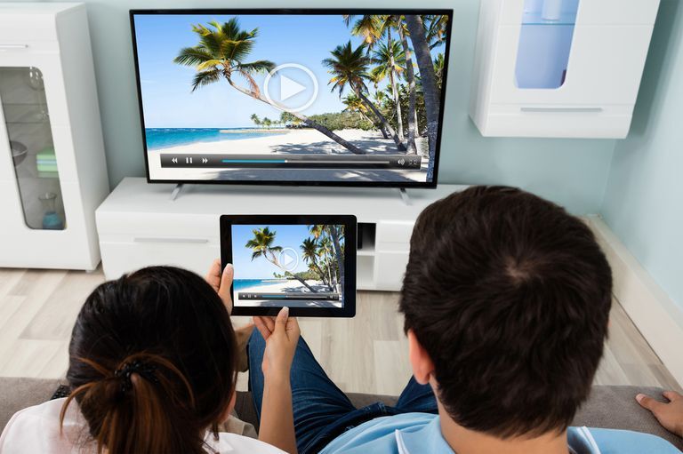 УСТРОЙСТВО ЗА БЕЗЖИЧНА ВРЪЗКА НА ТЕЛЕФОН, ЛАПТОП И ТАБЛЕТ С ТЕЛЕВИЗОР - CHROMECAST 4K